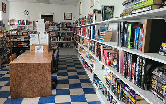 The library at the Oaks Royal Community